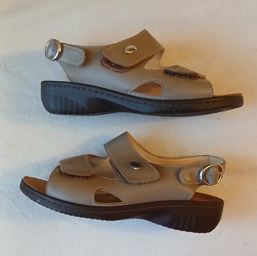 Comfort Sandals - Picture 3 of 6